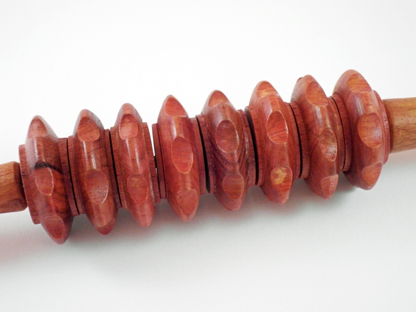 Massage-Roller aus Holz mit 8 Rollen